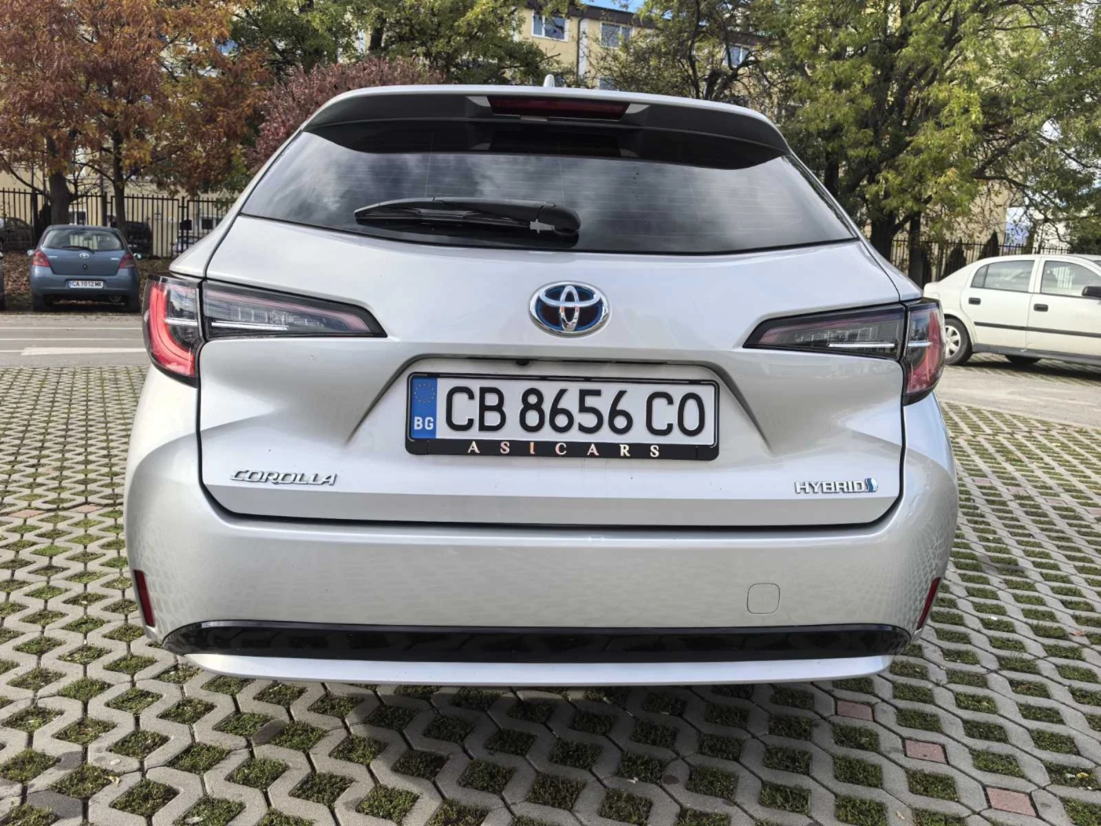 Toyota Corolla 1.8i HYBRID  - изображение 6