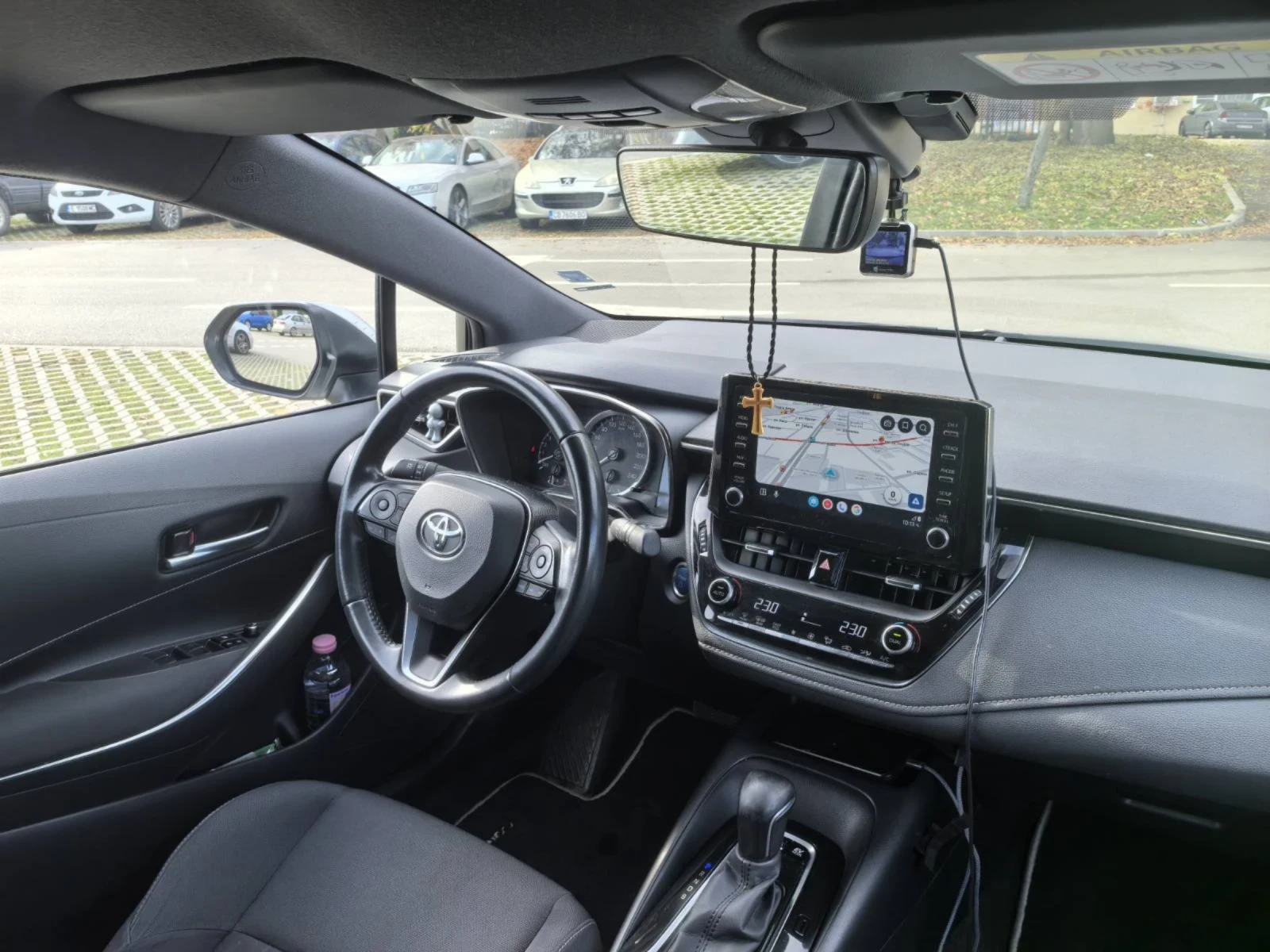 Toyota Corolla 1.8i HYBRID  - изображение 9