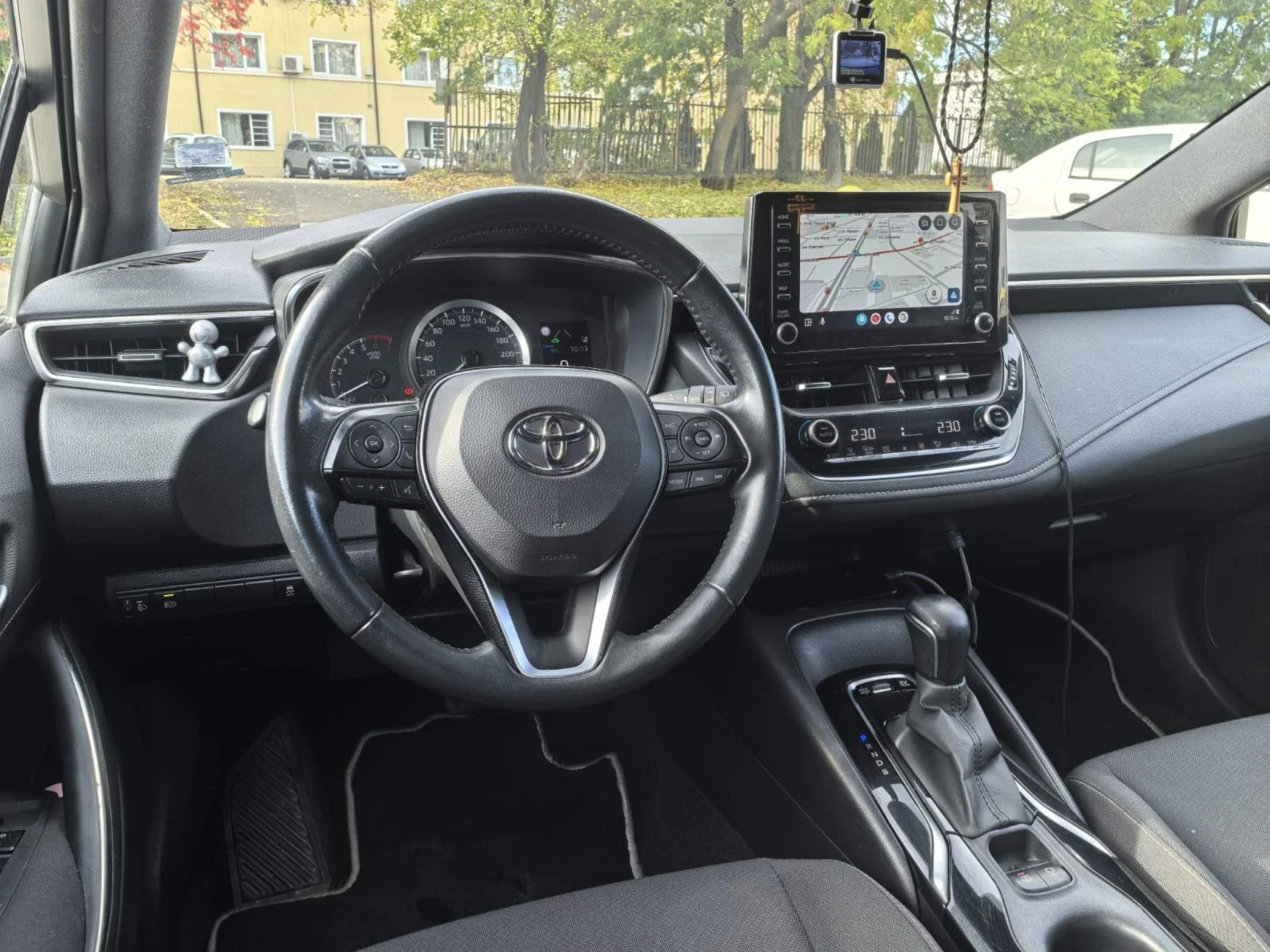Toyota Corolla 1.8i HYBRID  - изображение 10