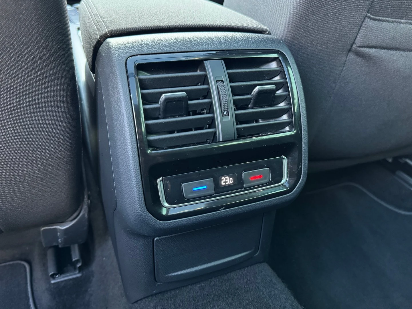 VW Passat VW Passat Var. Business 2.0TDI SCR 4MOT DSG | Mobile.bg � ����������� 17