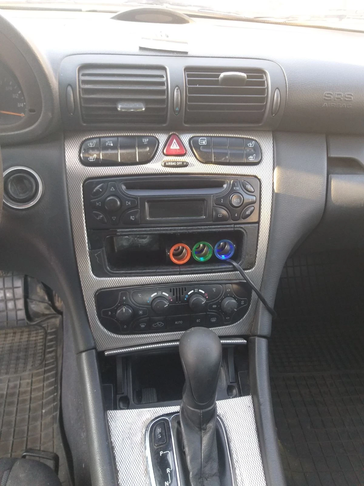 Mercedes-Benz C 220 Купе, снимка 14 - Автомобили и джипове - 54020442