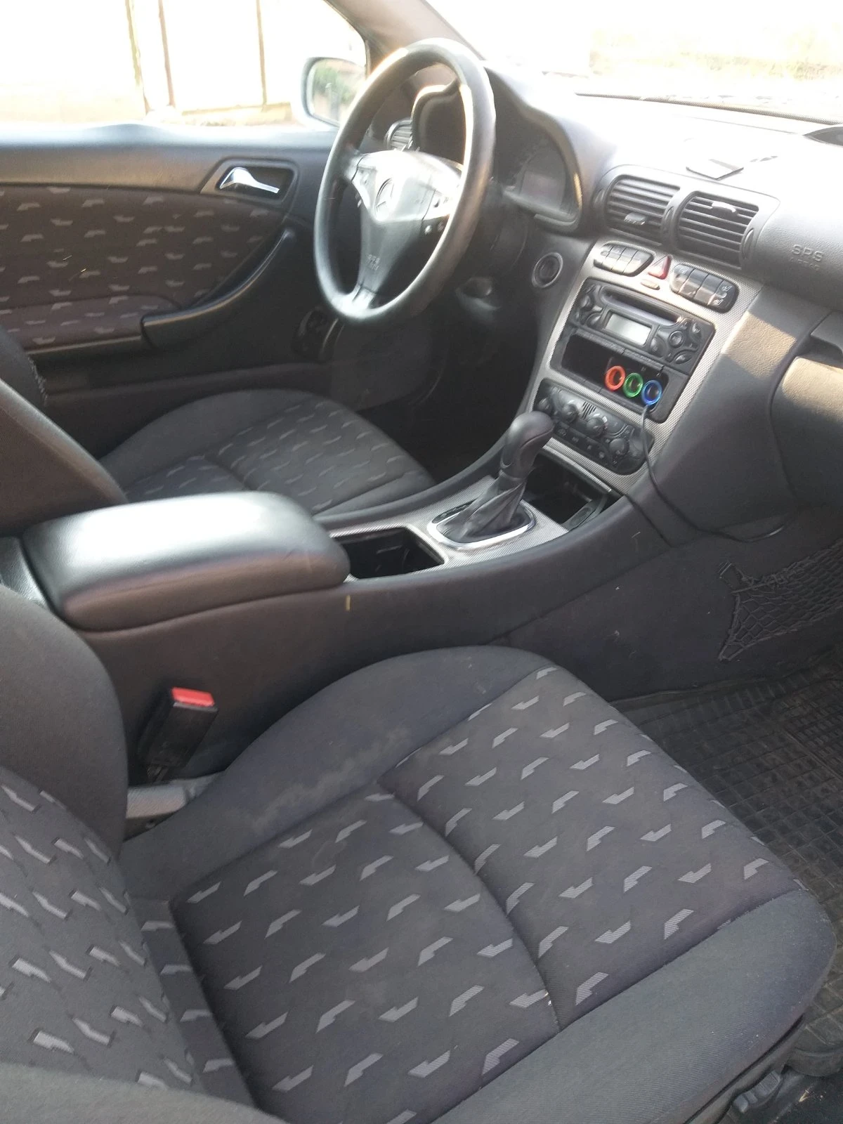 Mercedes-Benz C 220 Купе, снимка 13 - Автомобили и джипове - 54020442