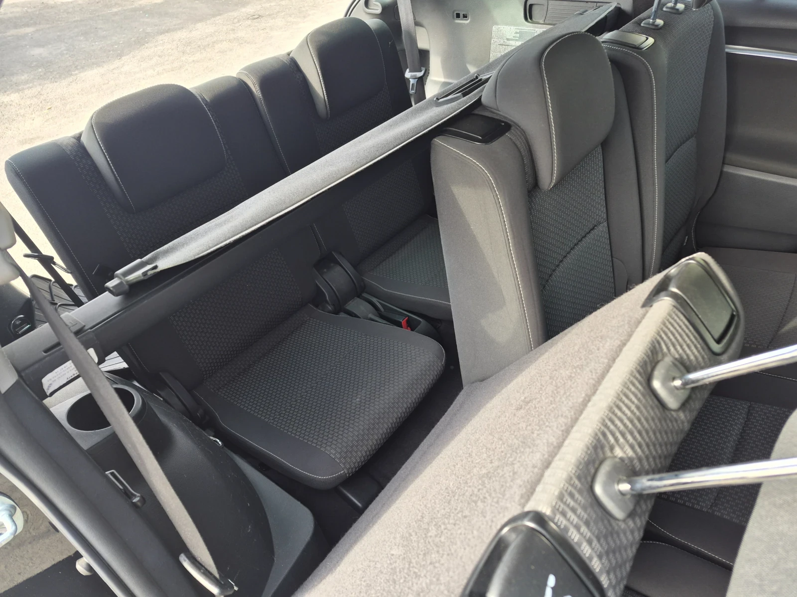 Toyota Verso 1.6i, снимка 9 - Автомобили и джипове - 54071084