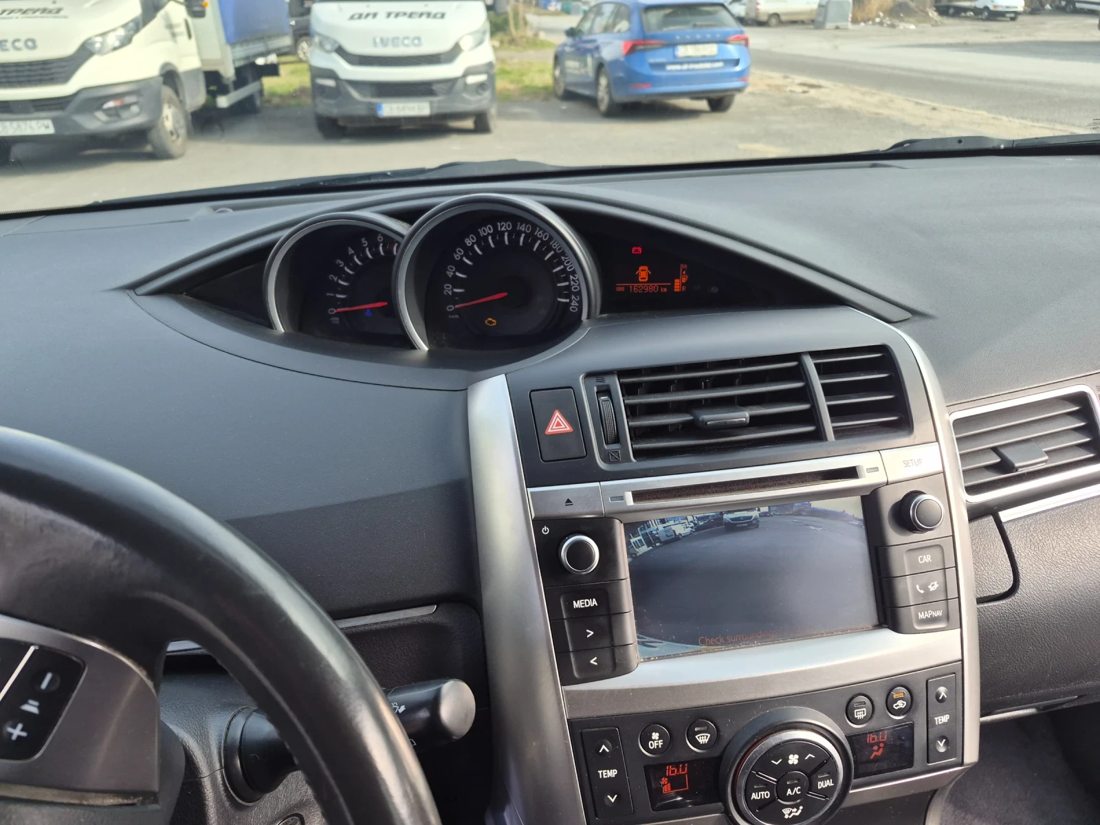 Toyota Verso 1.6i, снимка 11 - Автомобили и джипове - 54071084