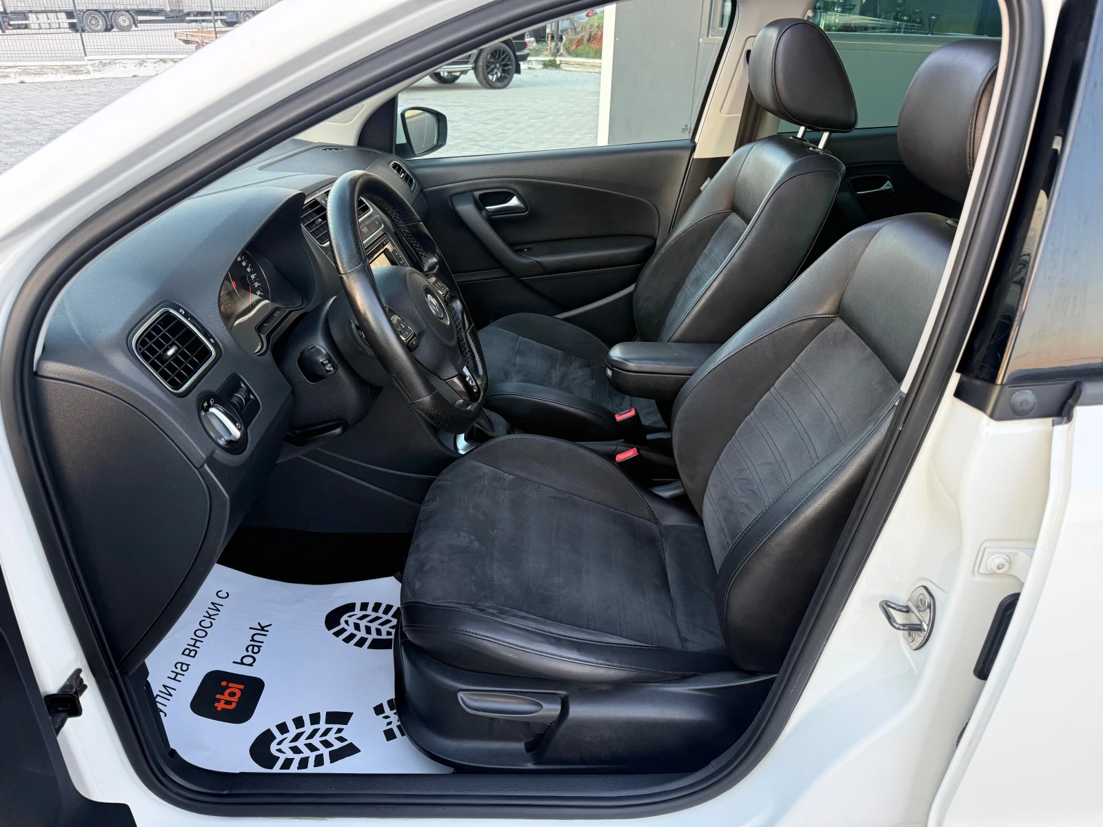 VW Polo 1.6TDI R line СОБСТВЕН ЛИЗИНГ !!!, снимка 9 - Автомобили и джипове - 54132631