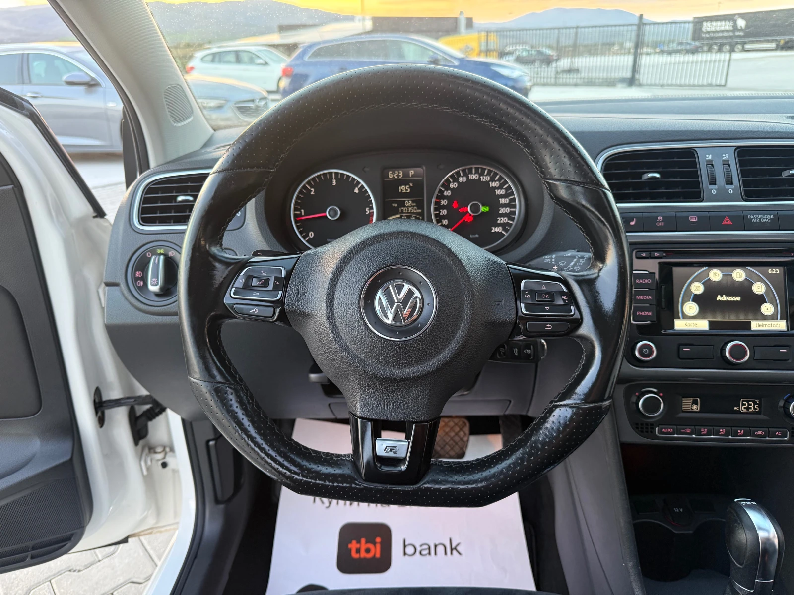 VW Polo 1.6TDI R line СОБСТВЕН ЛИЗИНГ !!!, снимка 12 - Автомобили и джипове - 54132631