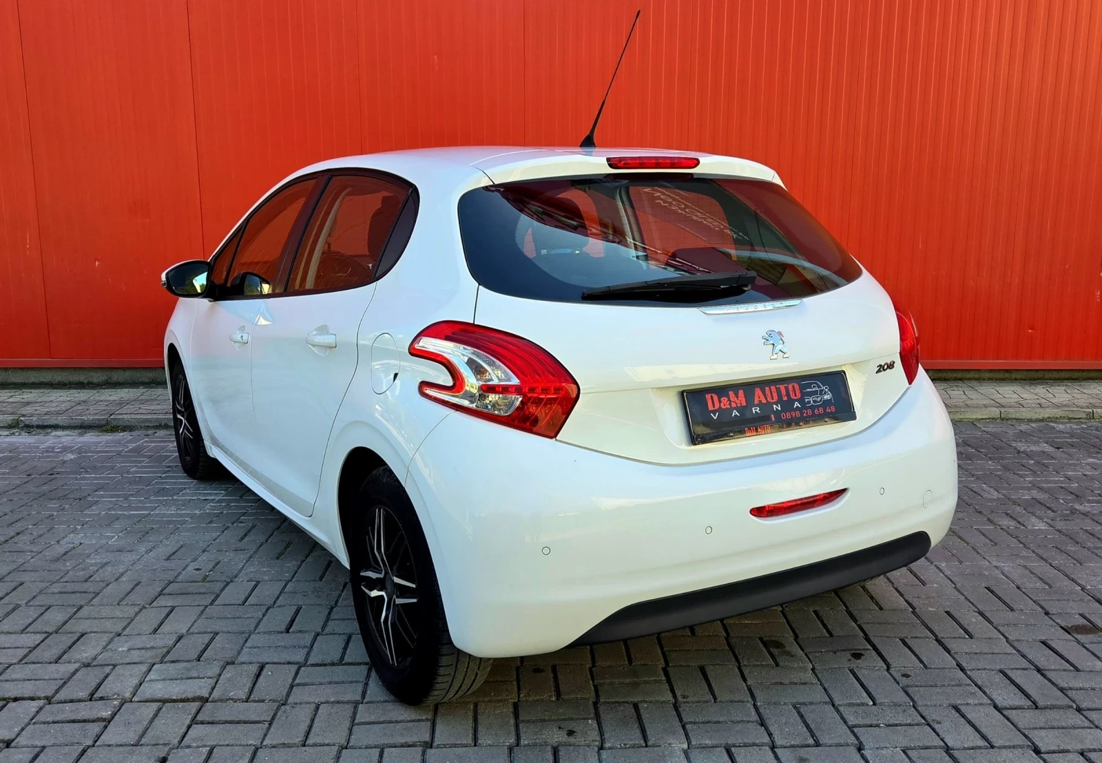 Peugeot 208 1.2i 82к.с, снимка 4 - Автомобили и джипове - 54343548