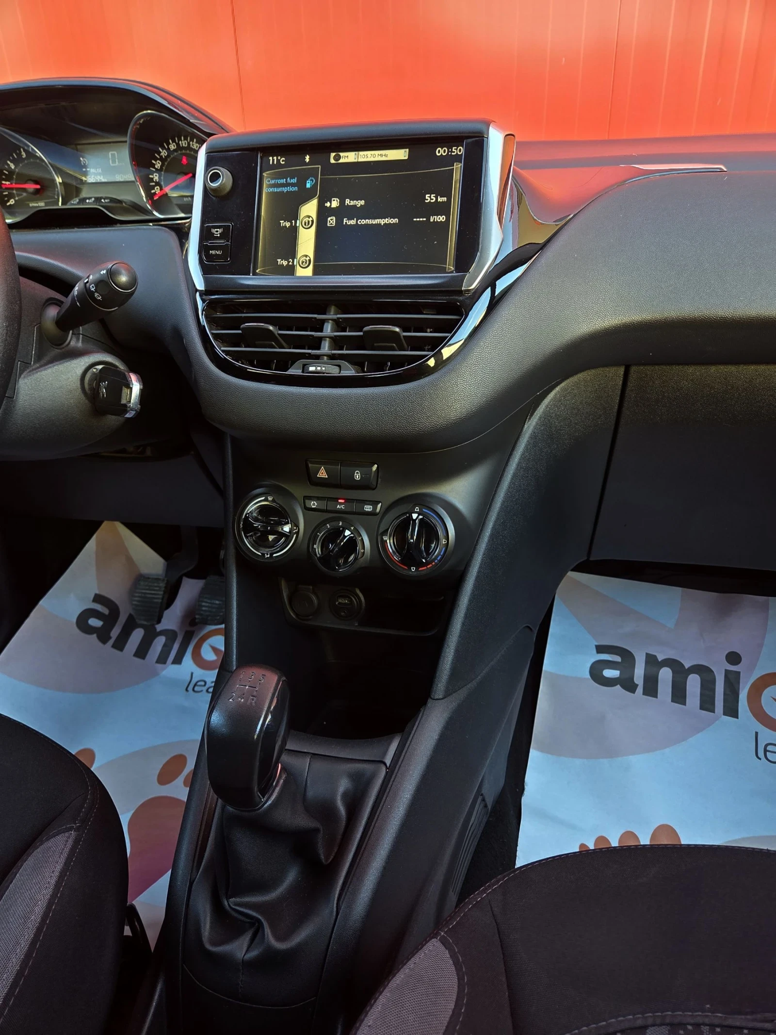 Peugeot 208 1.2i 82к.с, снимка 11 - Автомобили и джипове - 54343548