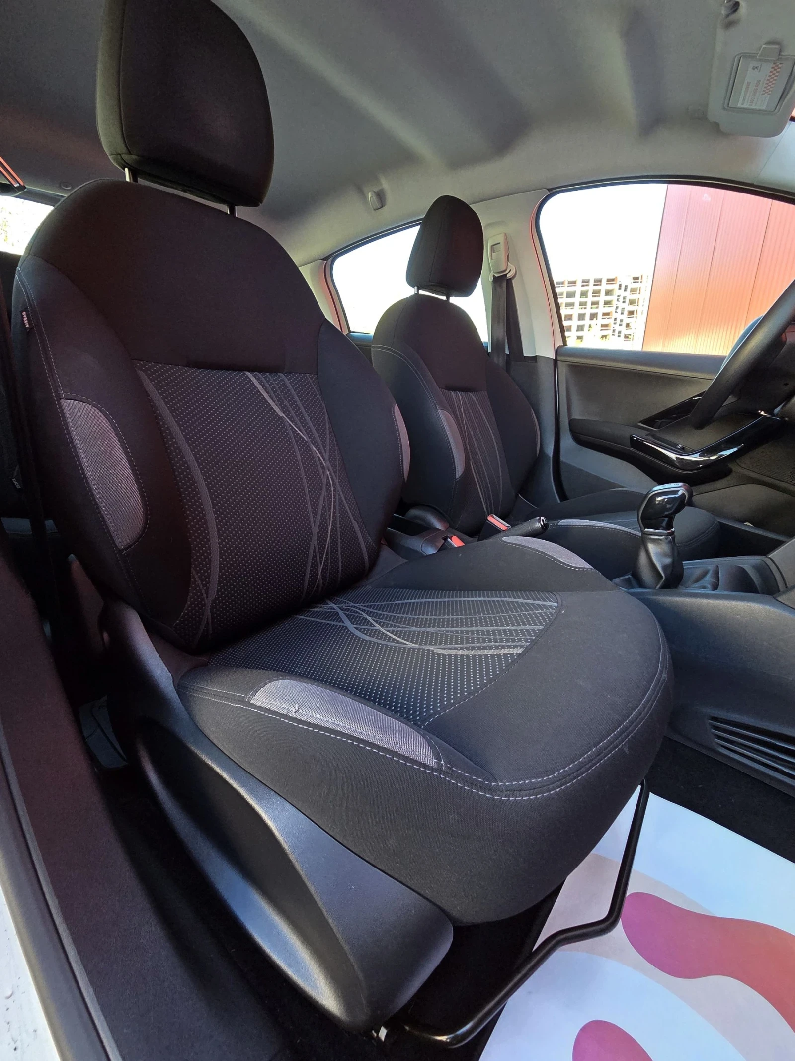 Peugeot 208 1.2i 82к.с, снимка 14 - Автомобили и джипове - 54343548