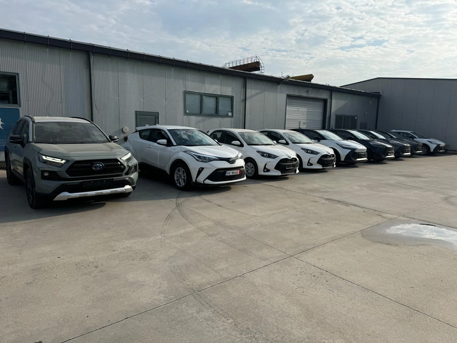 Toyota Yaris HYBRID 1.5 , снимка 12 - Автомобили и джипове - 54824152