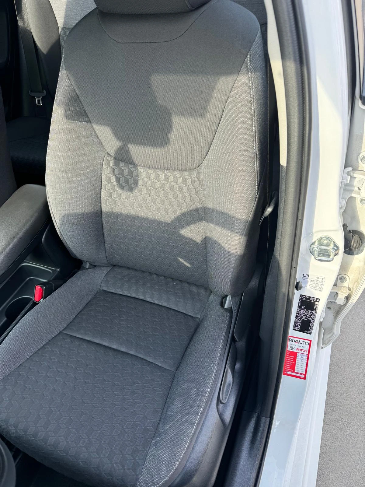 Toyota Yaris HYBRID 1.5 , снимка 7 - Автомобили и джипове - 54824152