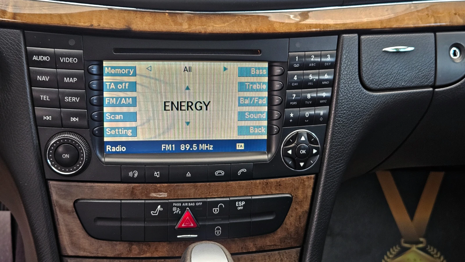 Mercedes-Benz E 320 CDI/AVANTGARDE/PANORAMA/HARMAN/KARDON/, снимка 11 - Автомобили и джипове - 54972281
