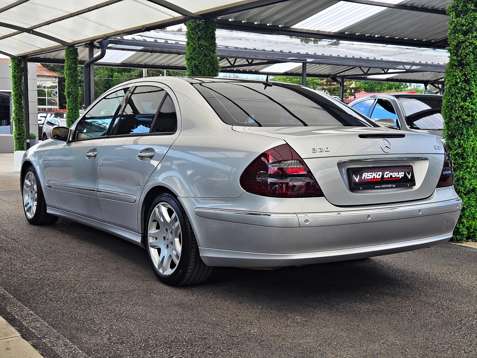 Mercedes-Benz E 320 CDI/AVANTGARDE/PANORAMA/HARMAN/KARDON/, снимка 7 - Автомобили и джипове - 54972281