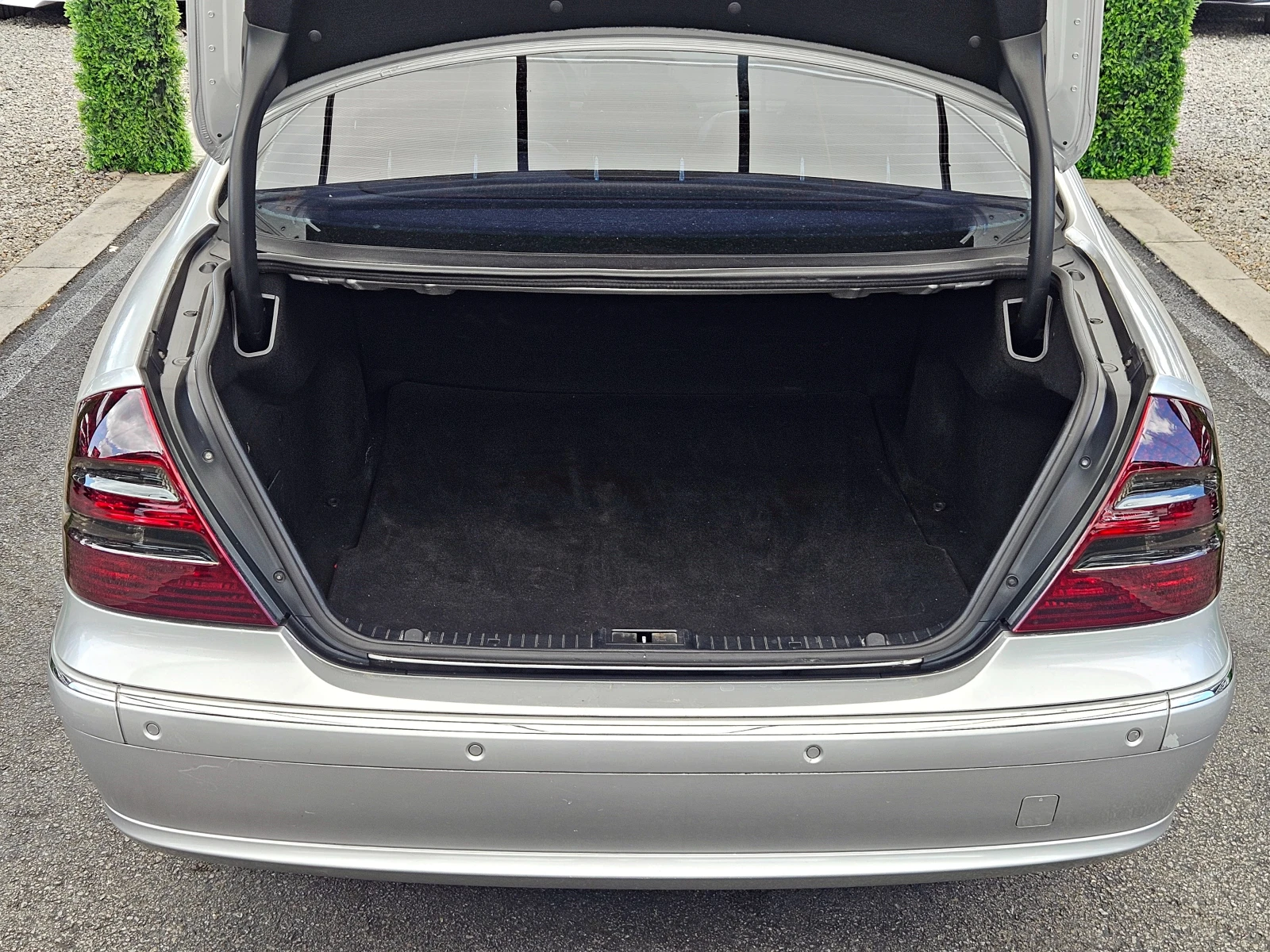 Mercedes-Benz E 320 CDI/AVANTGARDE/PANORAMA/HARMAN/KARDON/, снимка 8 - Автомобили и джипове - 54972281