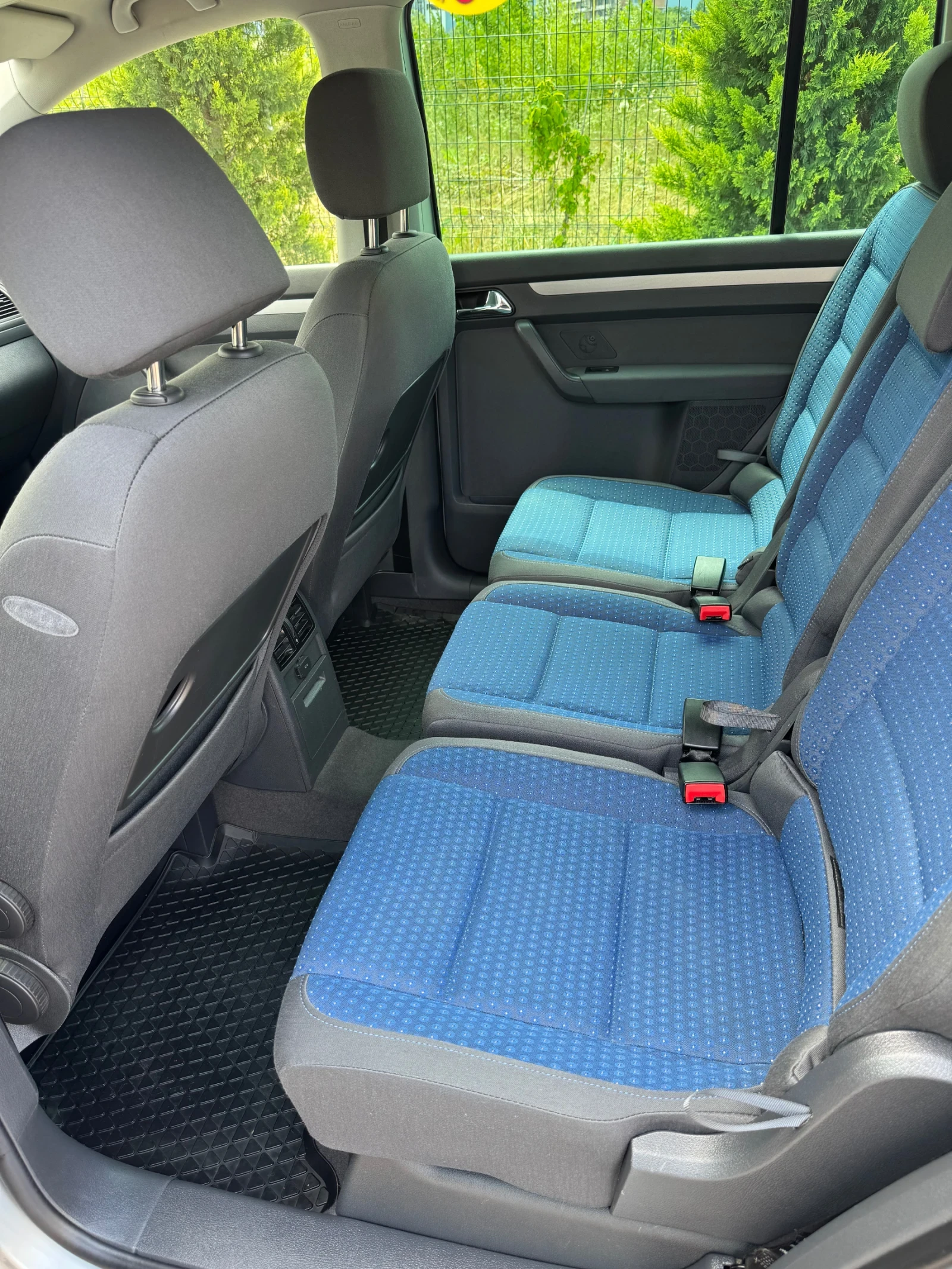 VW Touran, снимка 11 - Автомобили и джипове - 55377676