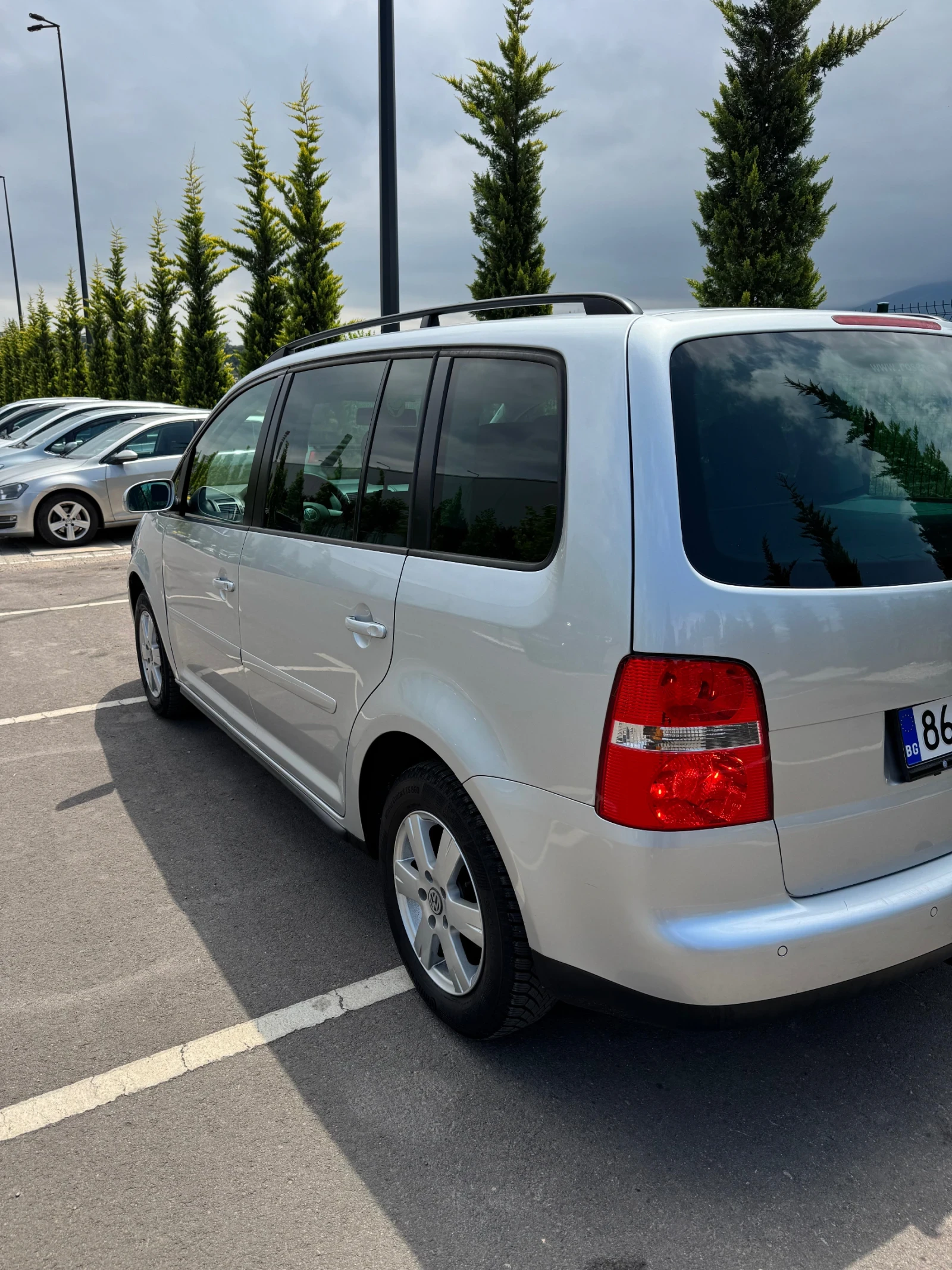 VW Touran, снимка 4 - Автомобили и джипове - 55377676