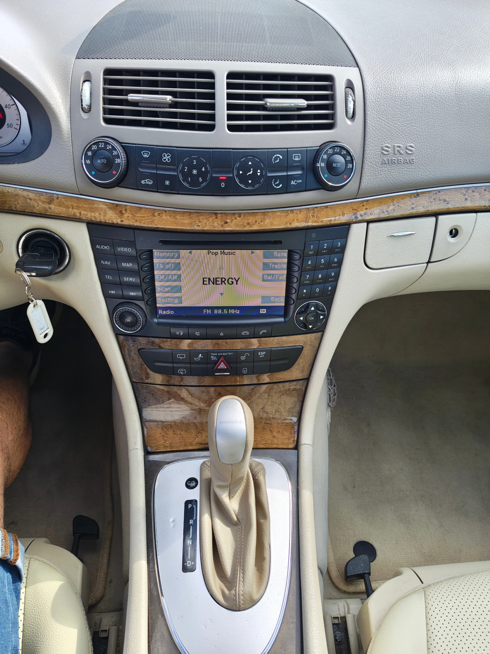 Mercedes-Benz E 280 3.2 CDI Avangard, снимка 15 - Автомобили и джипове - 55447885