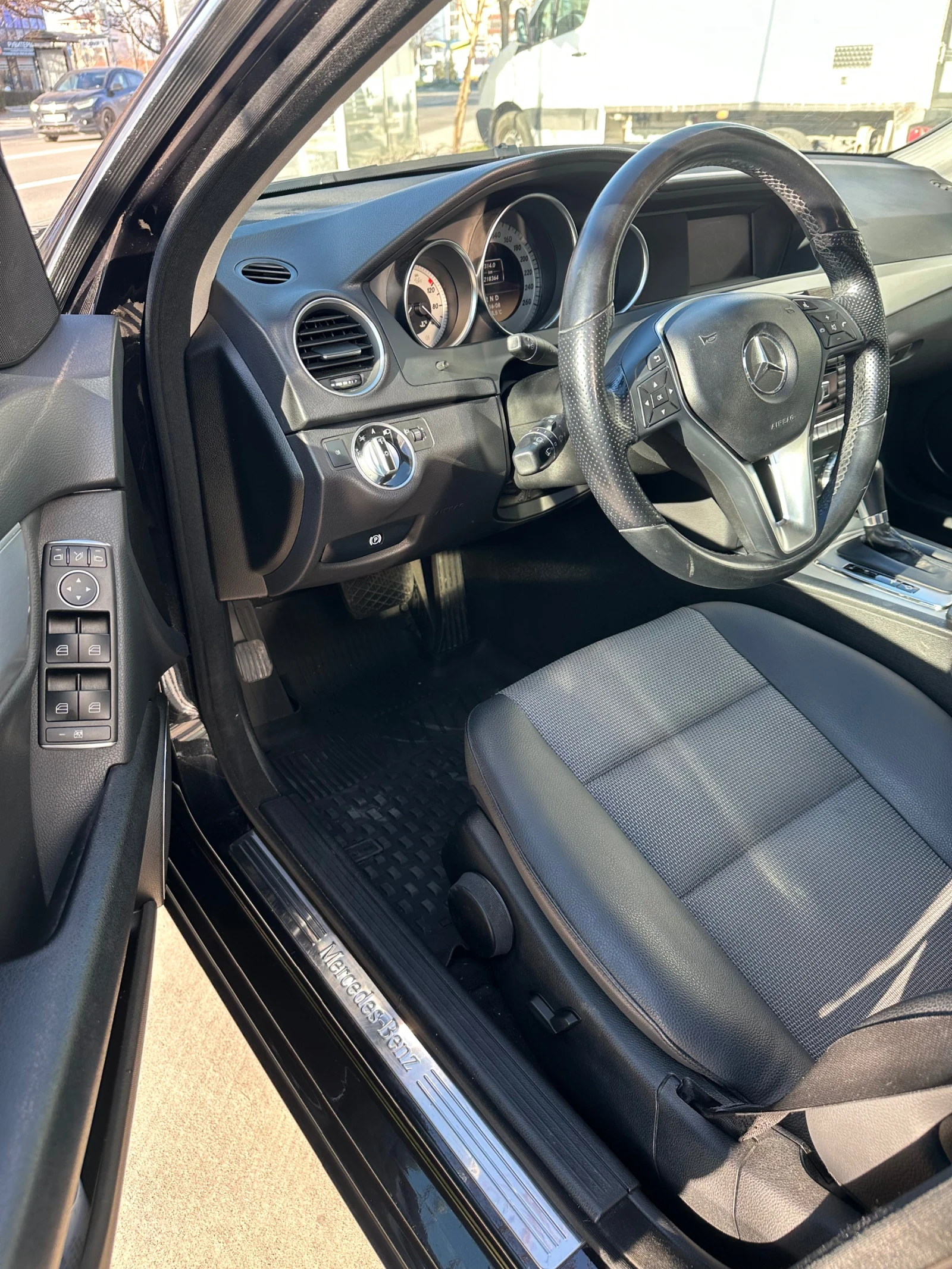 Mercedes-Benz C 180, снимка 6 - Автомобили и джипове - 55601667