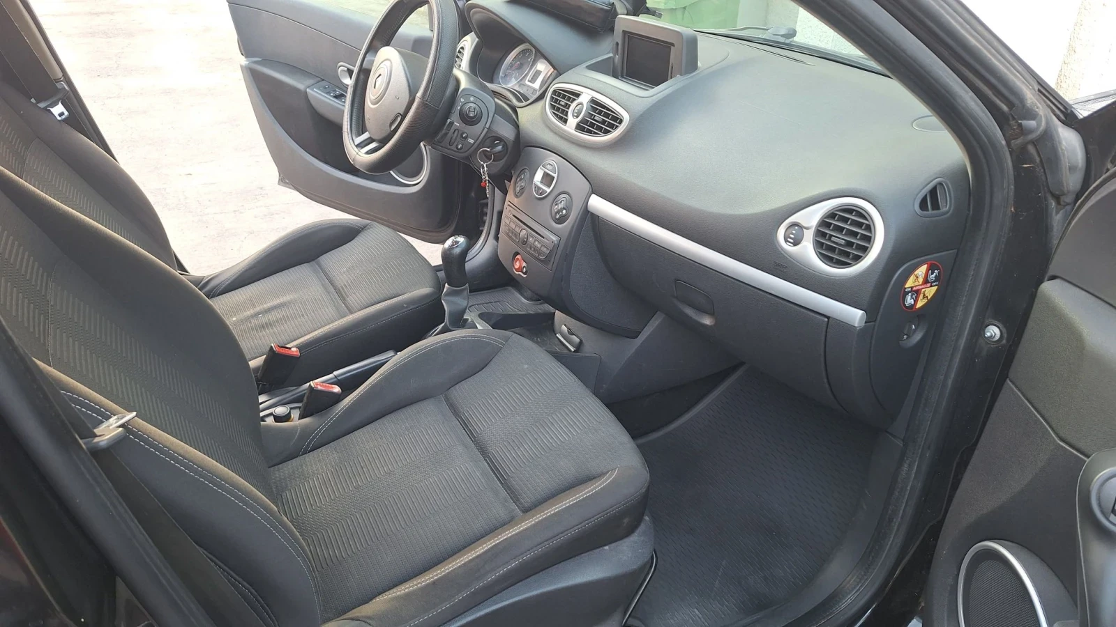 Renault Clio, снимка 9 - Автомобили и джипове - 55630375