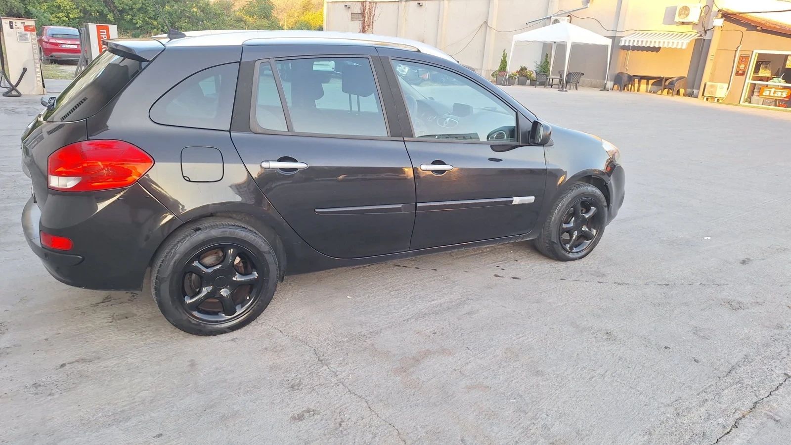 Renault Clio, снимка 2 - Автомобили и джипове - 55630375