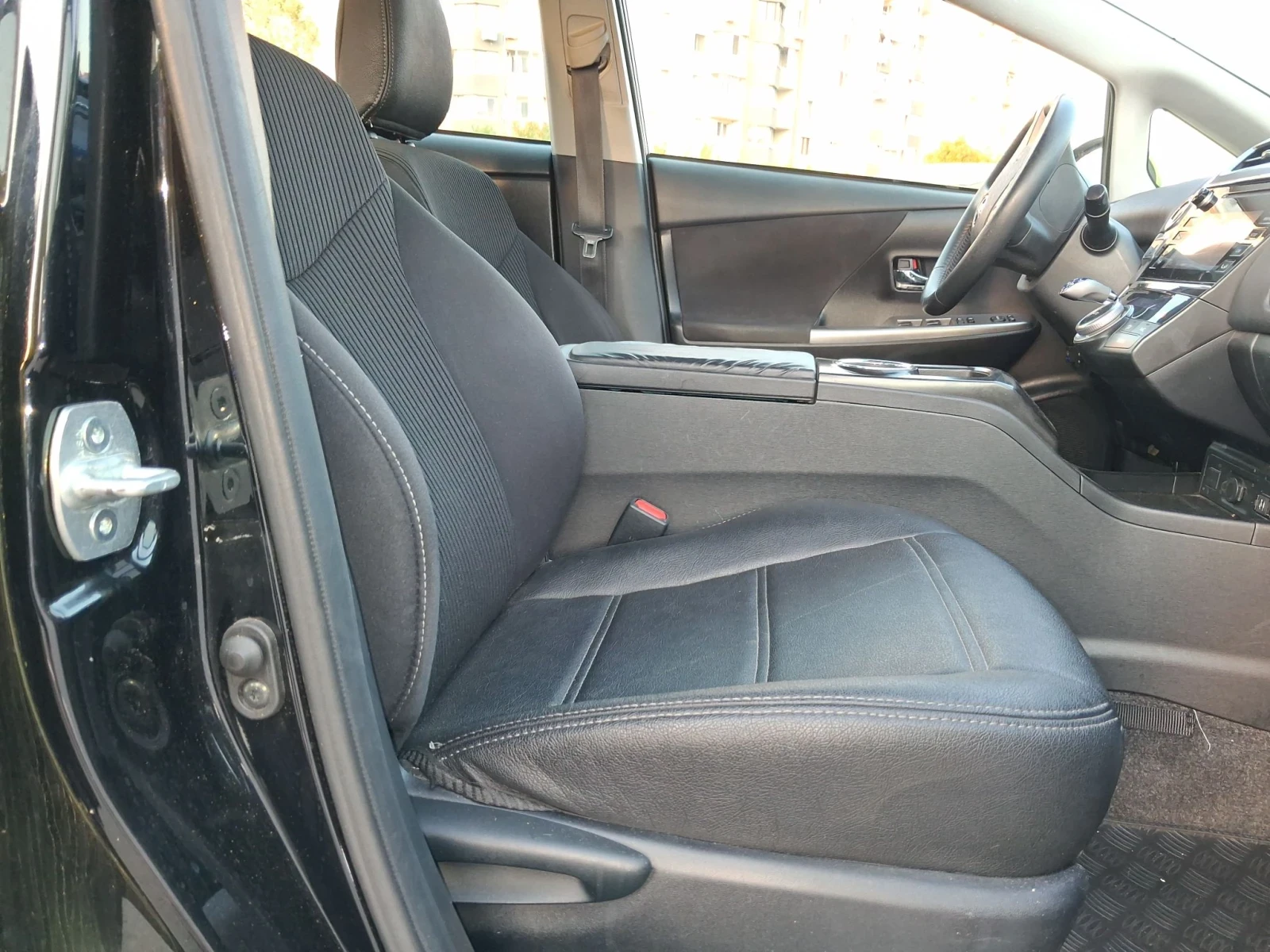 Toyota Prius Prius Plus, снимка 16 - Автомобили и джипове - 55646102