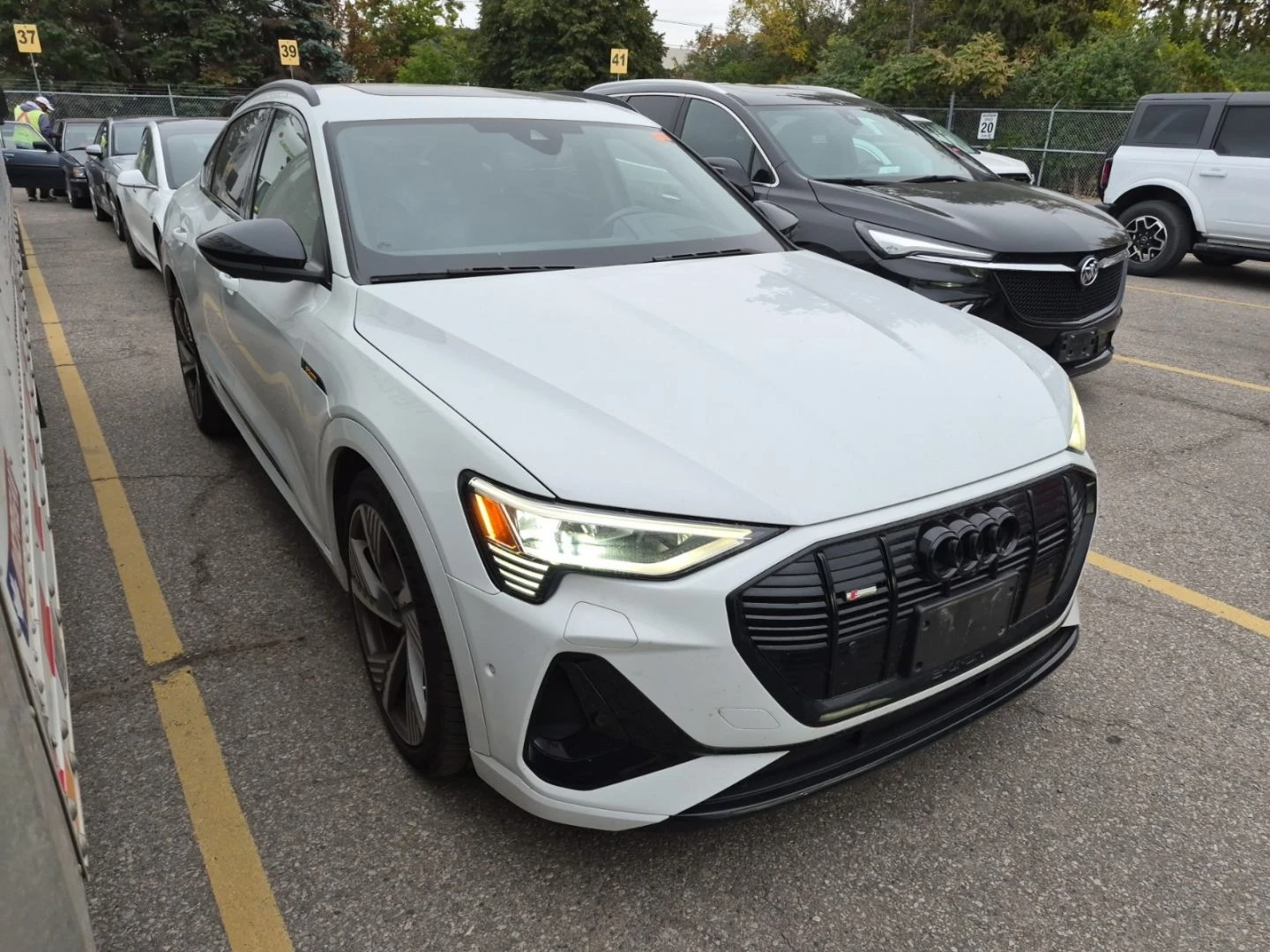 Audi E-Tron Technik* 360* S-line* Обдух* Пано, снимка 2 - Автомобили и джипове - 56319761