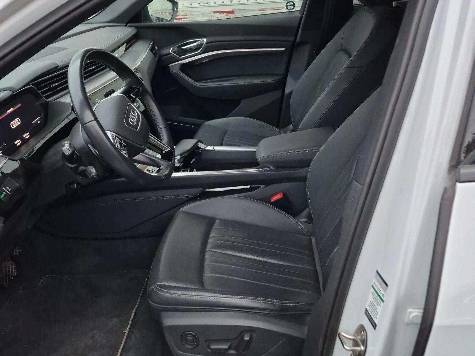 Audi E-Tron Technik* 360* S-line* Обдух* Пано, снимка 5 - Автомобили и джипове - 56319761