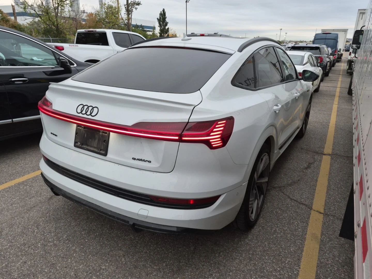 Audi E-Tron Technik* 360* S-line* Обдух* Пано, снимка 3 - Автомобили и джипове - 56319761