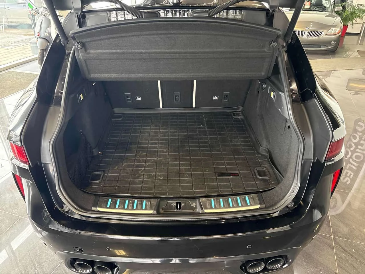 Jaguar F-PACE * SVR * CARFAX * ЦЕНА ДО БГ, снимка 16 - Автомобили и джипове - 53997742