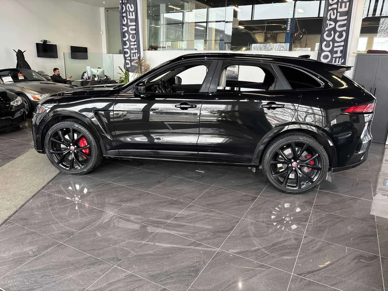 Jaguar F-PACE * SVR * CARFAX * ЦЕНА ДО БГ, снимка 3 - Автомобили и джипове - 53997742