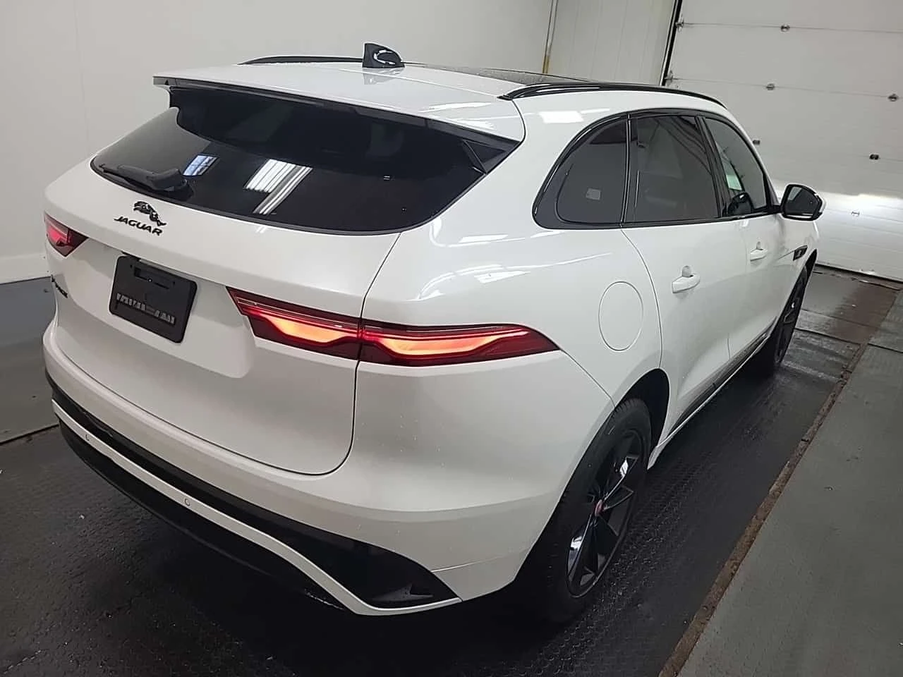 Jaguar F-PACE * R DYNAMIC S * CARFAX * ЦЕНА ДО БГ, снимка 3 - Автомобили и джипове - 54729377