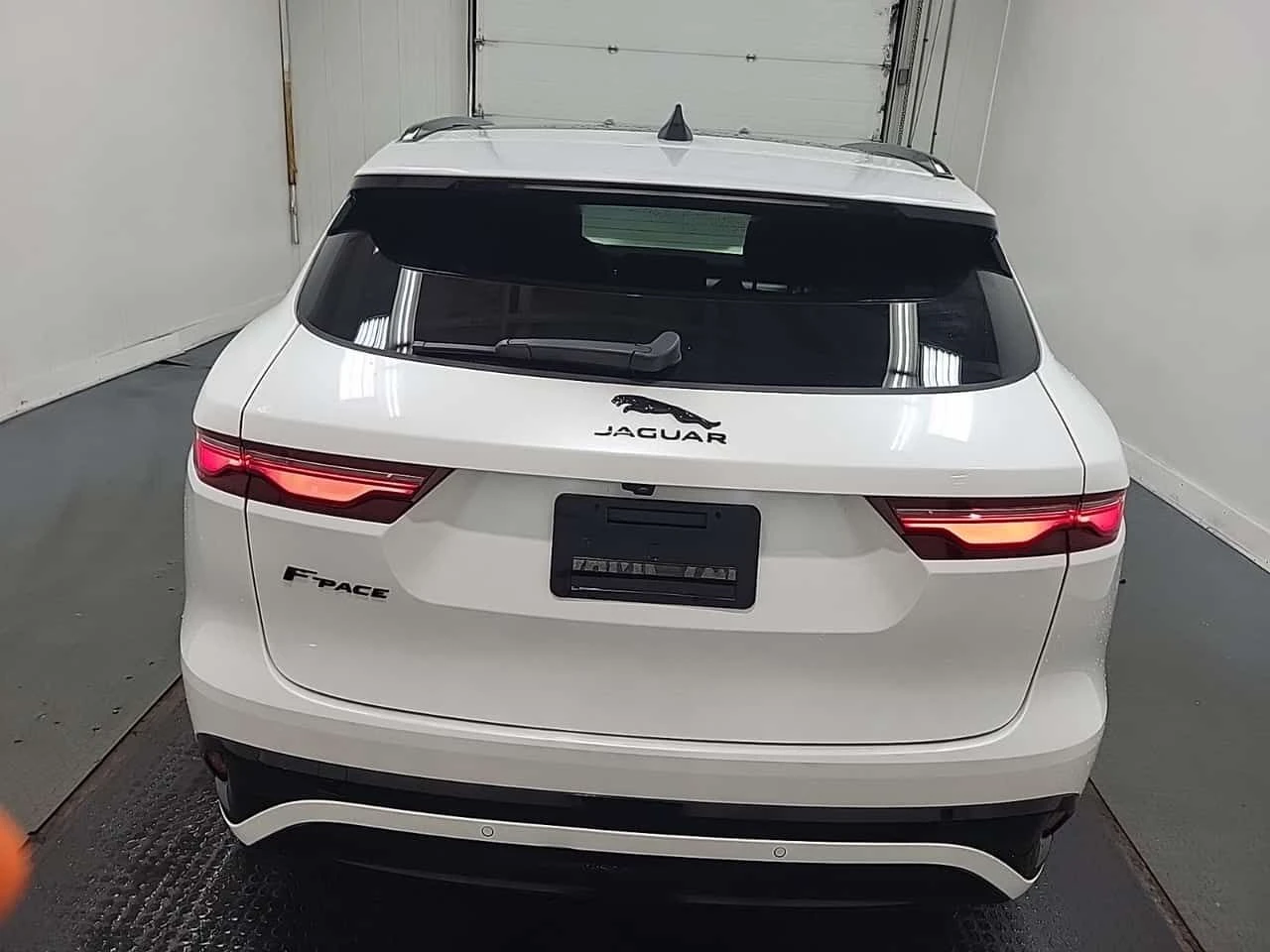 Jaguar F-PACE * R DYNAMIC S * CARFAX * ЦЕНА ДО БГ, снимка 4 - Автомобили и джипове - 54729377