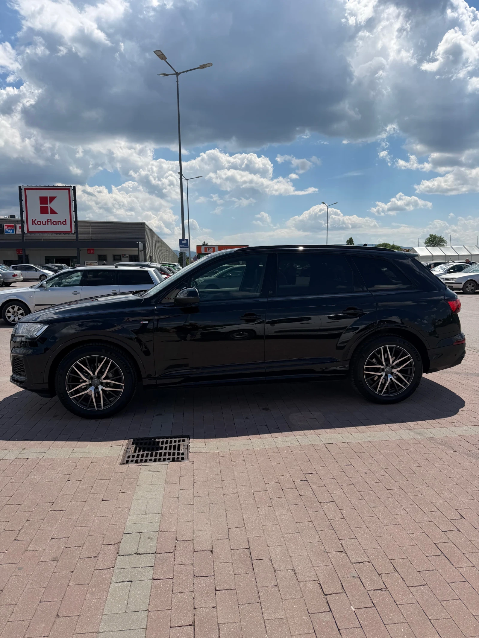Audi Q7 ПЕРФЕКТНО СЪСТОЯНИЕ НАПЪЛНО ОБСУЖЕНА ФУЛ ЕКСТРИИИИ