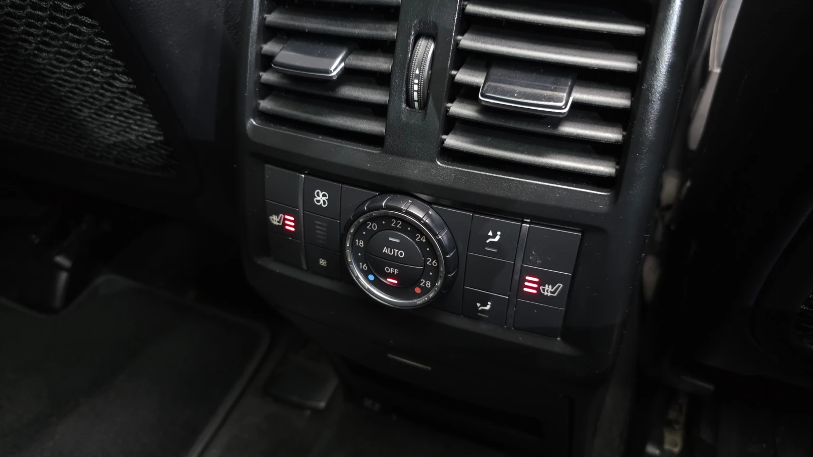 Mercedes-Benz GLE 350 D* Pano* Keyless* Camera* Navi, снимка 16 - Автомобили и джипове - 55279855