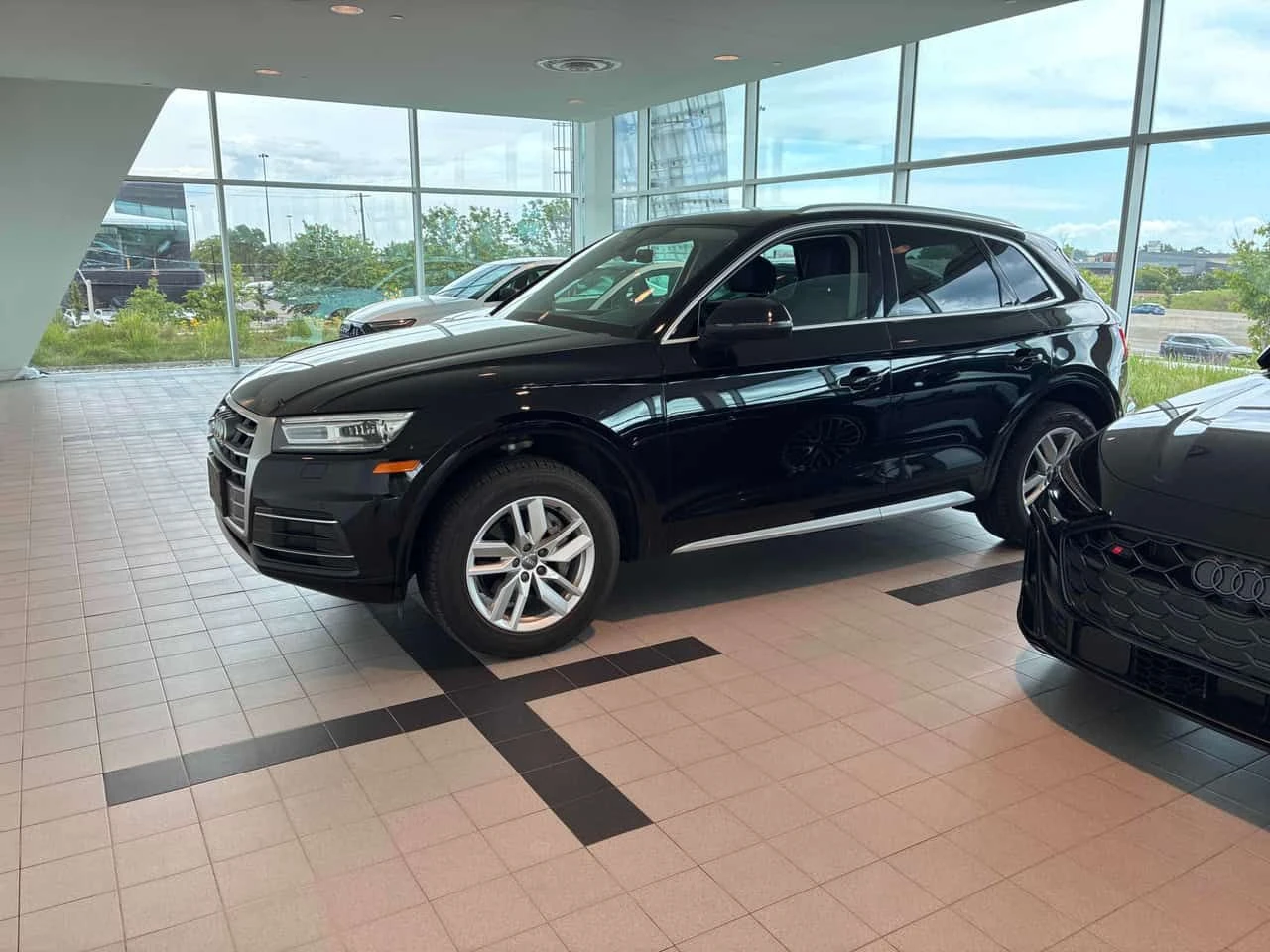 Audi Q5 * Komfort * CARFAX * ОПЦИЯ ЗА ФИНАНСИРАНЕ, снимка 2 - Автомобили и джипове - 55615287