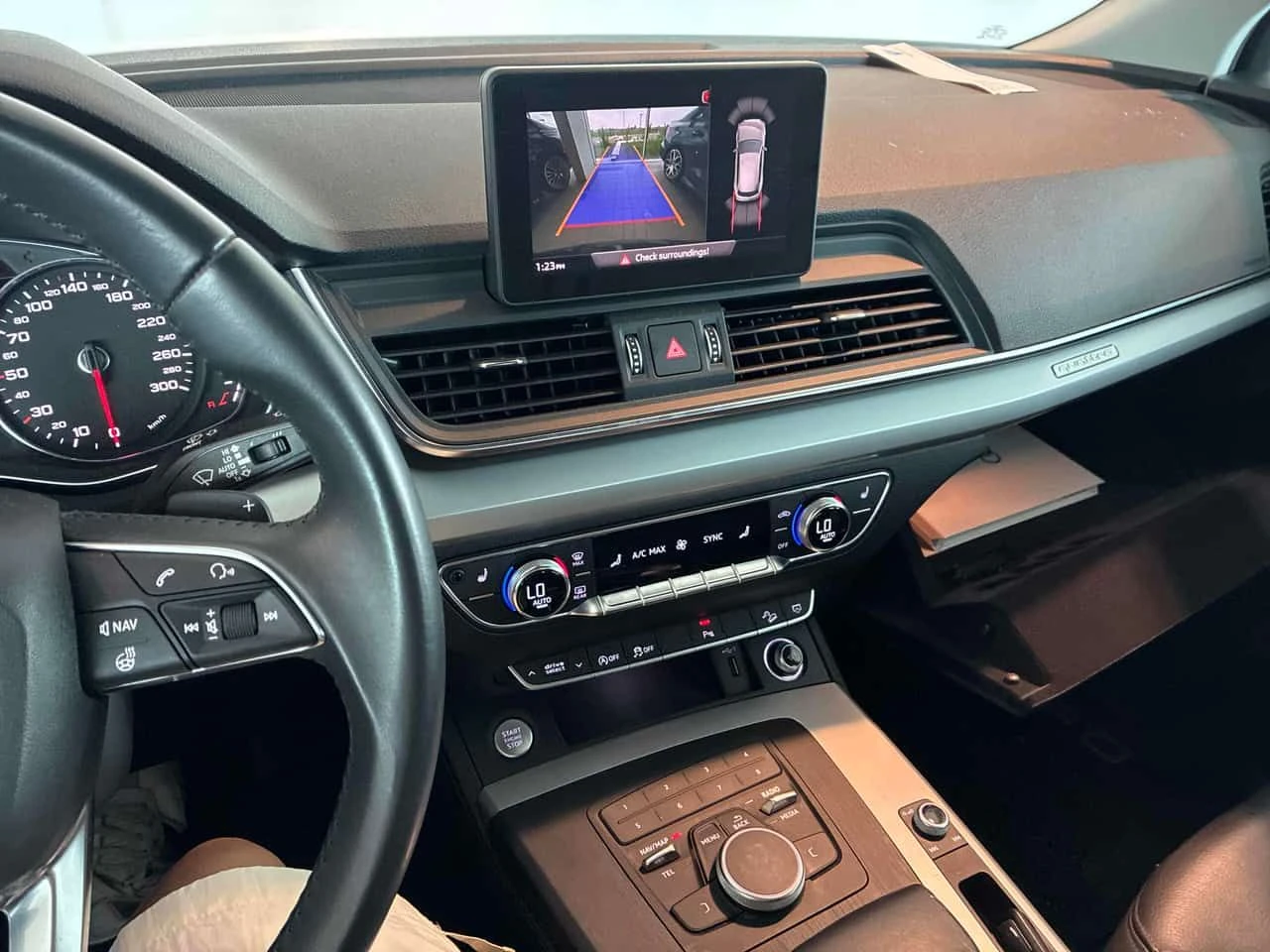 Audi Q5 * Komfort * CARFAX * ОПЦИЯ ЗА ФИНАНСИРАНЕ, снимка 9 - Автомобили и джипове - 55615287