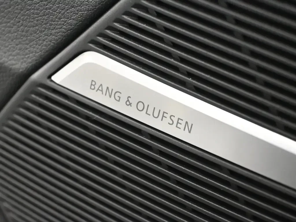 Audi Q7 S-line* 7МЕСТА* СВЕТЪЛ САЛОН* 360* ОБДУХ* B&O* , снимка 11 - Автомобили и джипове - 56118502