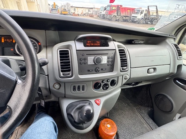 Opel Vivaro 2.5, снимка 9 - Бусове и автобуси - 53097684