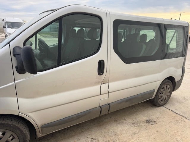 Opel Vivaro 2.5, снимка 4 - Бусове и автобуси - 53097684