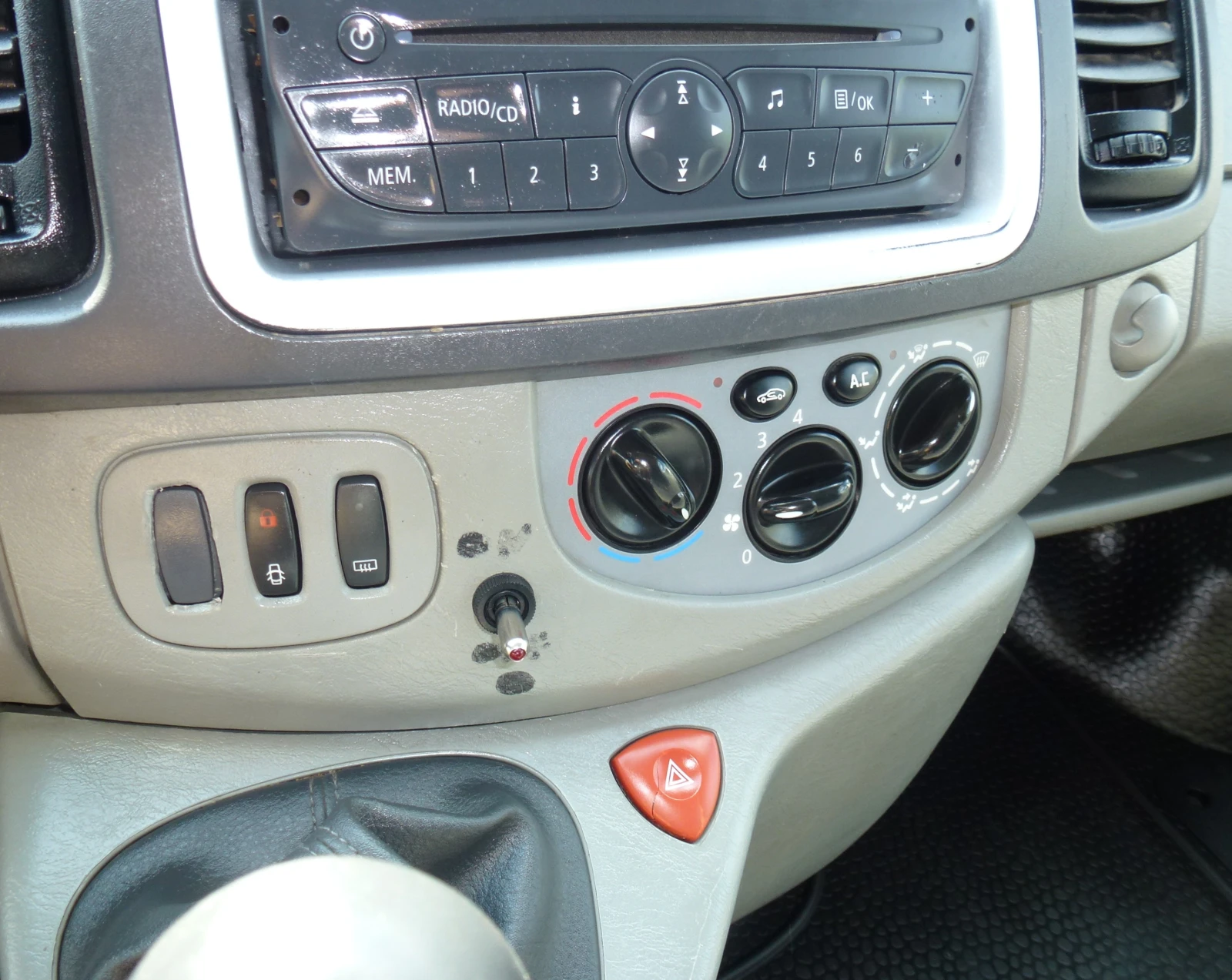 Opel Vivaro ТОП СЪСТОЯНИЕ, снимка 7 - Бусове и автобуси - 55264716
