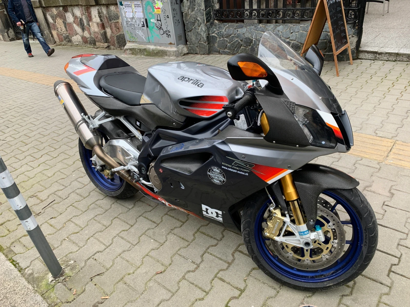 Aprilia RSV4  FACTURY R - изображение 2