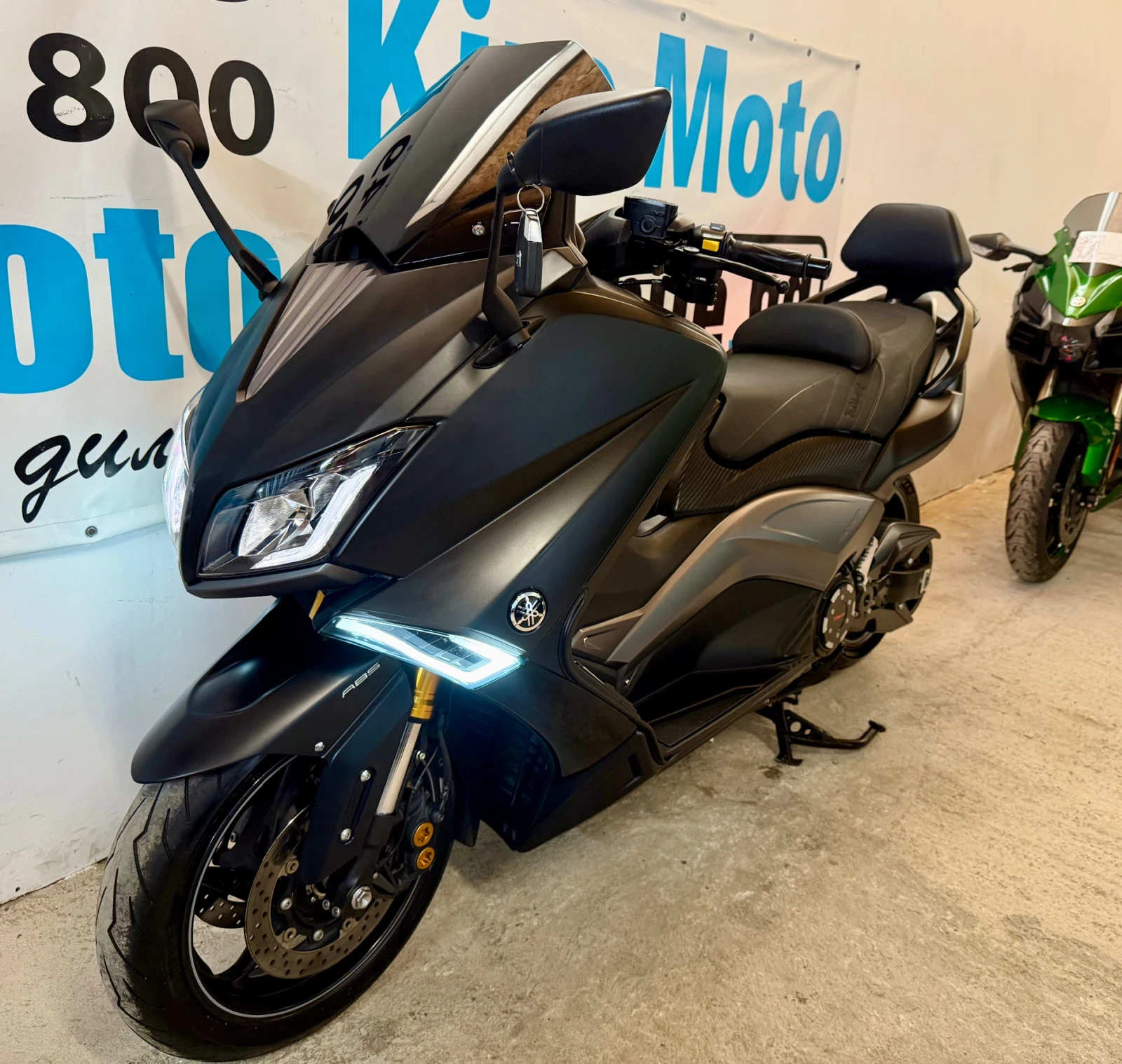 Yamaha T-max 530i ABS IRON MAX AKRAPOVIC