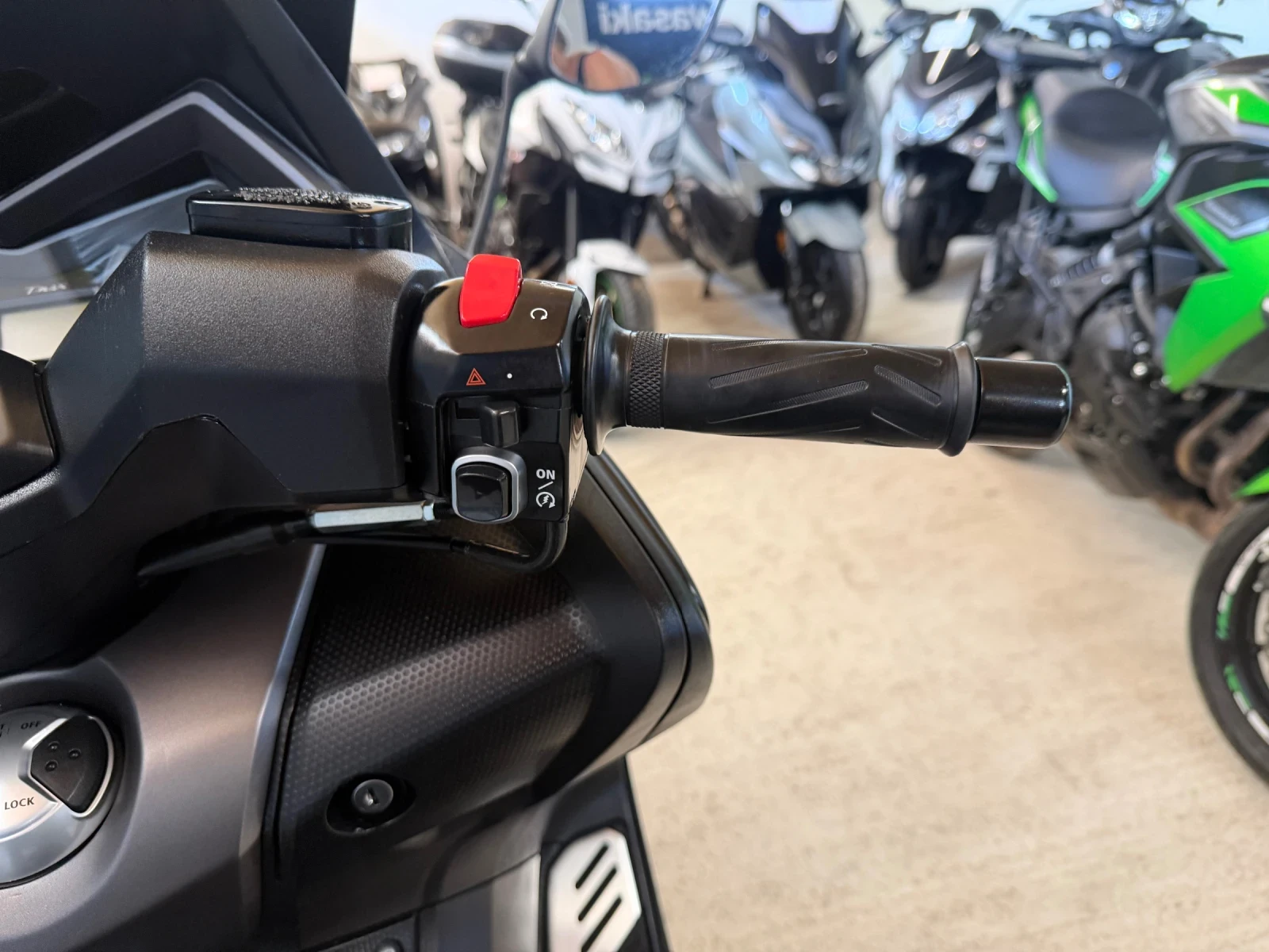 Yamaha T-max 530i ABS IRON MAX AKRAPOVIC, снимка 10 - Мотоциклети и мототехника - 55322288