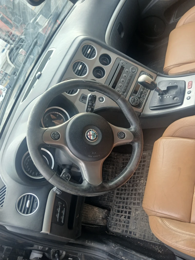 Alfa Romeo 159 sportwagon 1.9 jtdm автомат, снимка 8 - Автомобили и джипове - 49240761