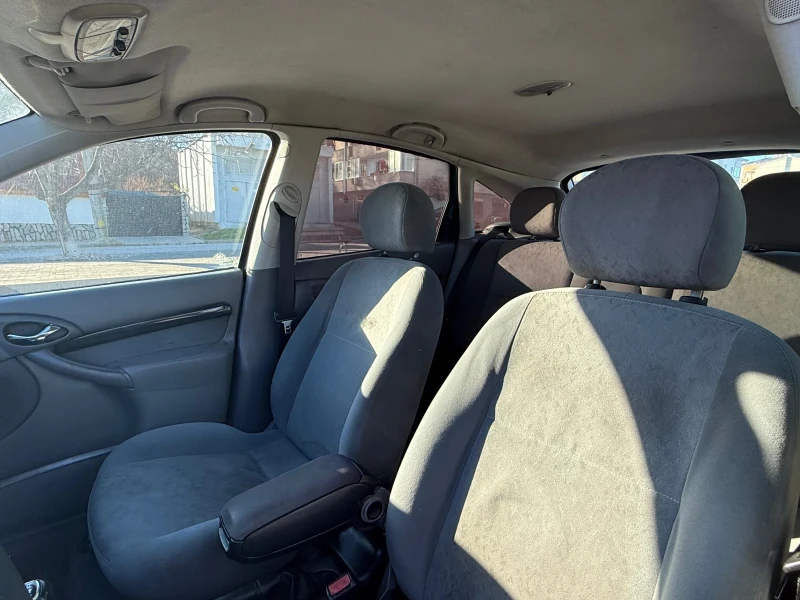 Ford Focus 1.8 , снимка 9 - Автомобили и джипове - 53016615