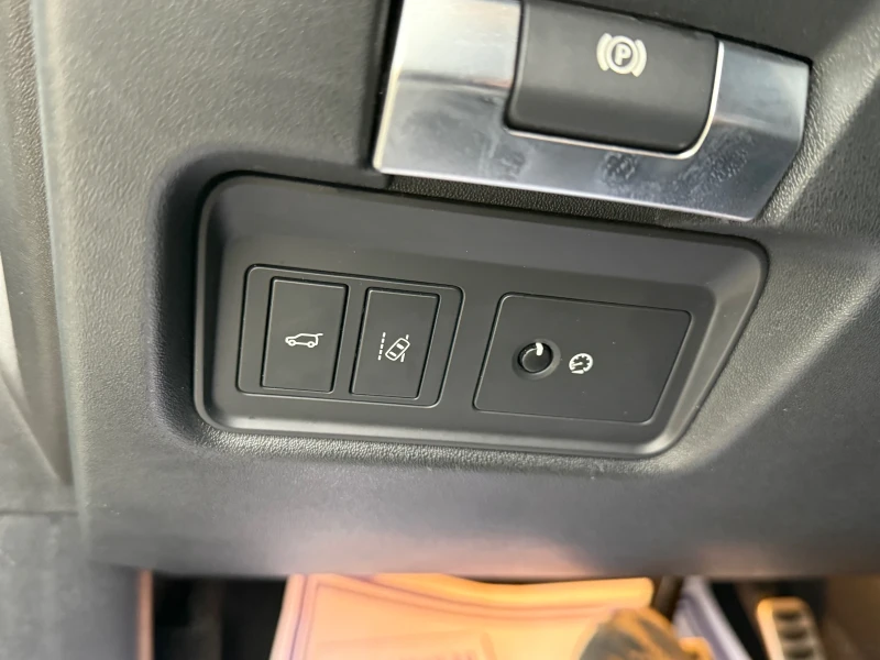 Jaguar E-pace 2.0D* R-DYNAMIC* AWD* LED* CAMERA* CARPLAY, снимка 14 - Автомобили и джипове - 53463631