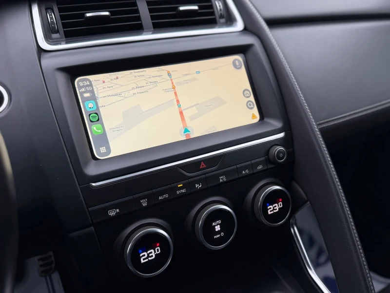 Jaguar E-pace 2.0D* R-DYNAMIC* AWD* LED* CAMERA* CARPLAY, снимка 12 - Автомобили и джипове - 53463631