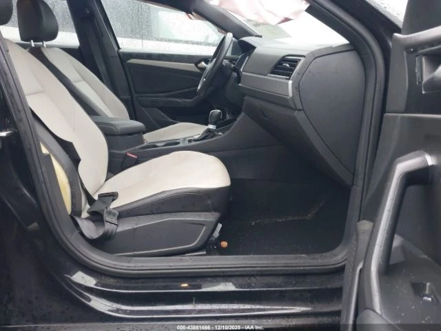 VW Jetta R-line* Keyless* Камера* Blind s.* , снимка 10 - Автомобили и джипове - 53030925