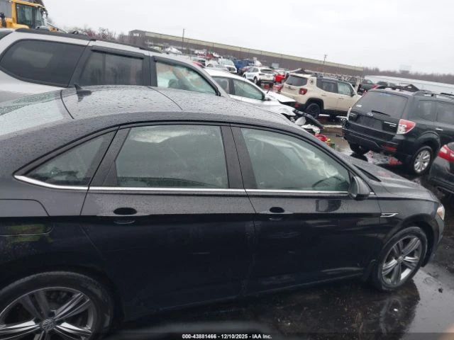 VW Jetta R-line* Keyless* Камера* Blind s.* , снимка 4 - Автомобили и джипове - 53030925