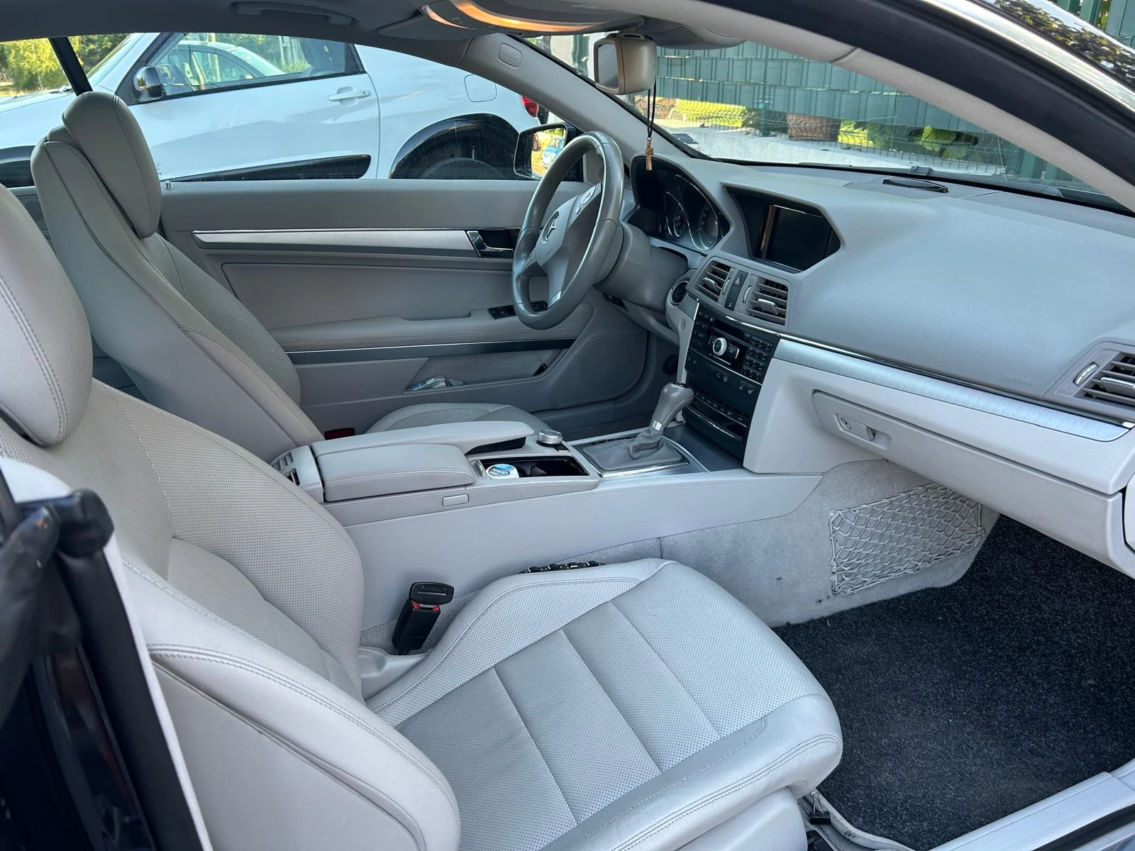 Mercedes-Benz E 350  - изображение 6